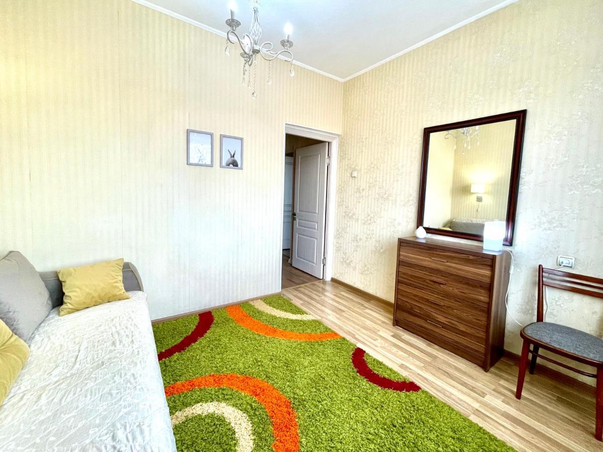 Cozy Three-Room Apartment With Mountain View อัลมาตี ภายนอก รูปภาพ