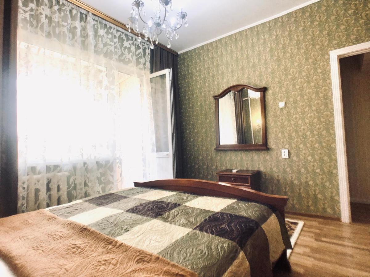 Cozy Three-Room Apartment With Mountain View อัลมาตี ภายนอก รูปภาพ
