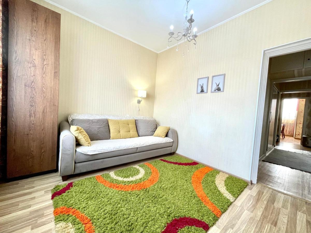 Cozy Three-Room Apartment With Mountain View อัลมาตี ภายนอก รูปภาพ
