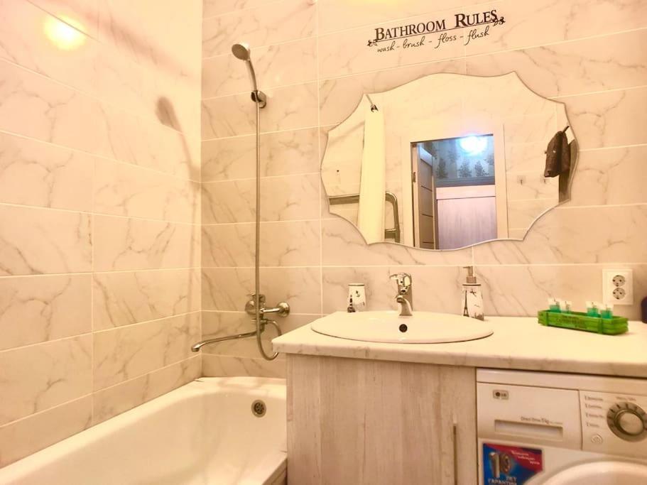 Cozy Three-Room Apartment With Mountain View อัลมาตี ภายนอก รูปภาพ