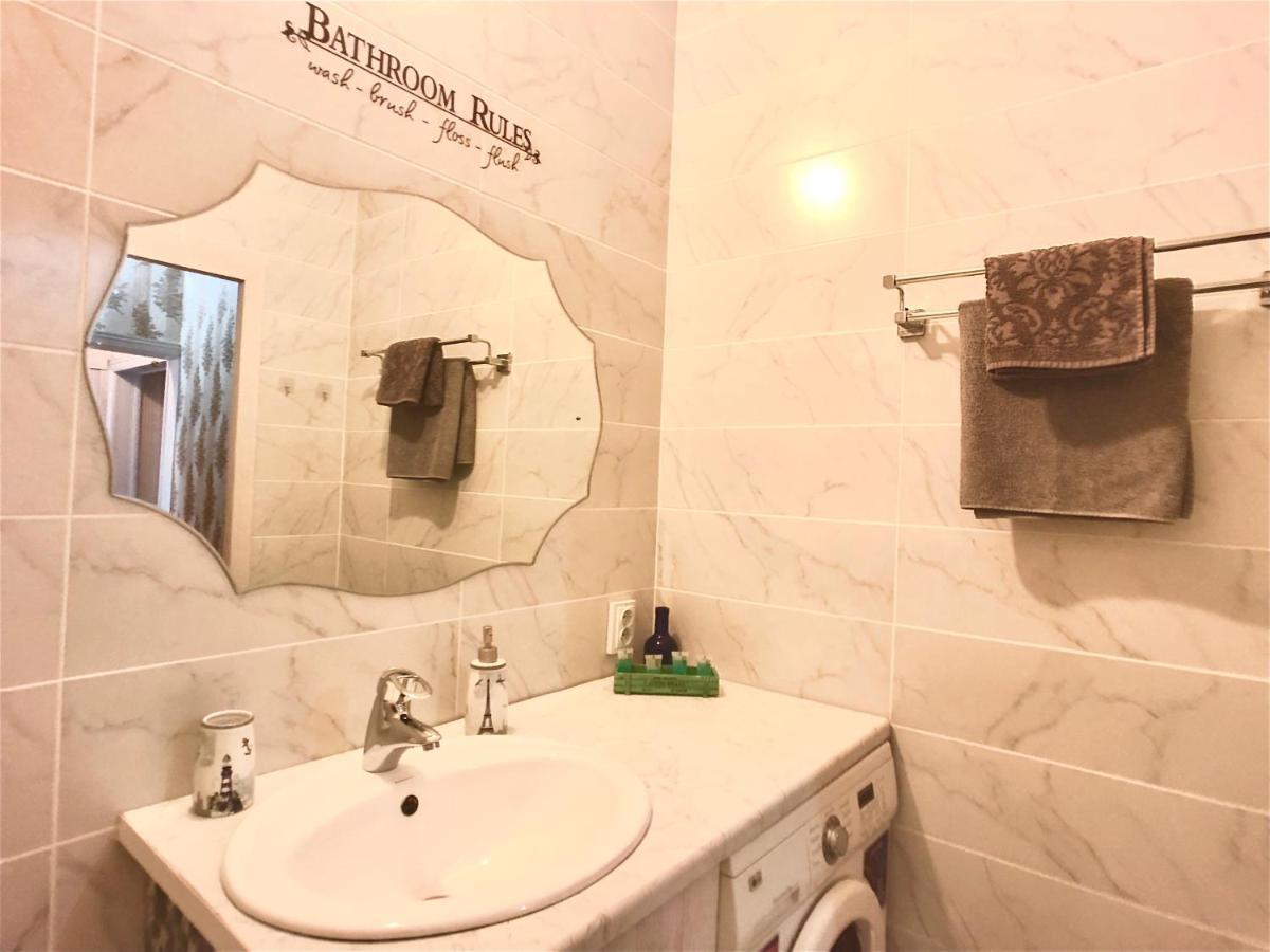 Cozy Three-Room Apartment With Mountain View อัลมาตี ภายนอก รูปภาพ