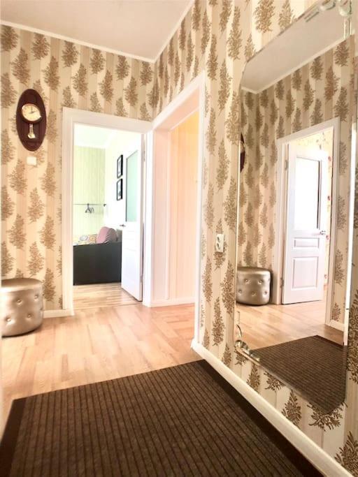 Cozy Three-Room Apartment With Mountain View อัลมาตี ภายนอก รูปภาพ